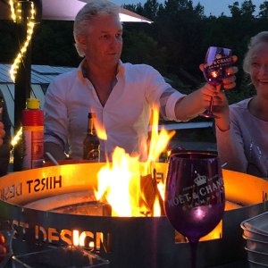 Hirst Grilltisch mit Feuerring